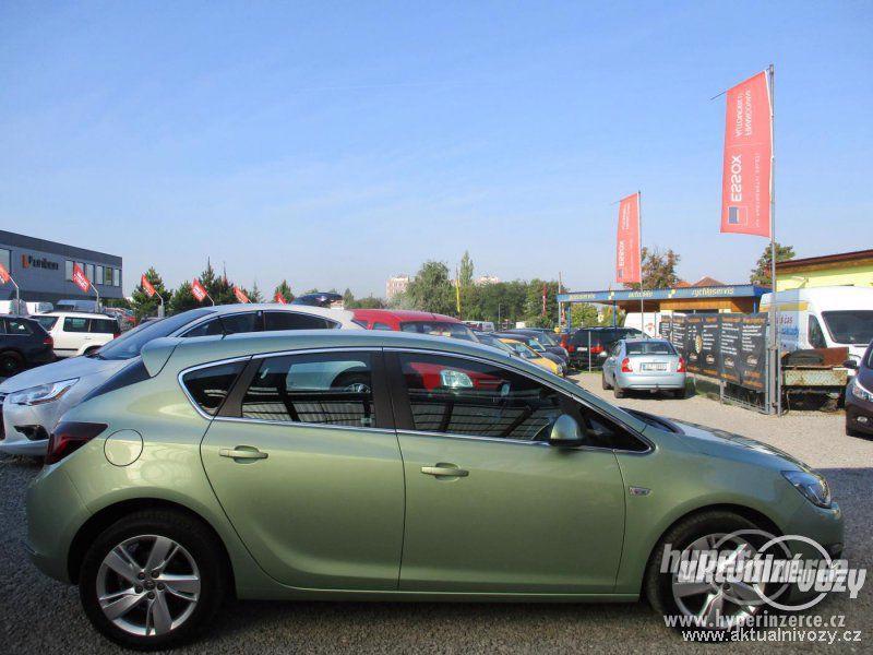 Opel Astra 1.4, benzín, vyrobeno 2014 - foto 13