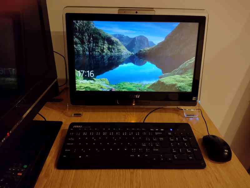 MSI MS-A923, Windows 10, Intel Atom, 2 GB RAM - foto 2