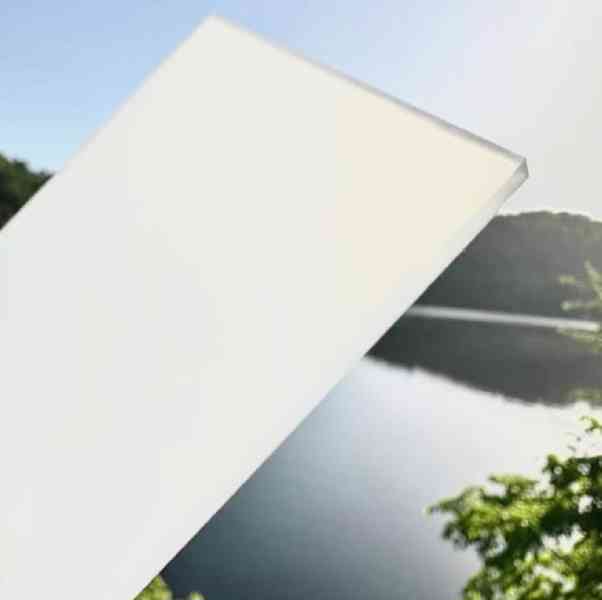 POLYKARBONÁT A PLEXISKLO NA PERGOLU, SKLENÍKY A BAZÉNY - foto 4