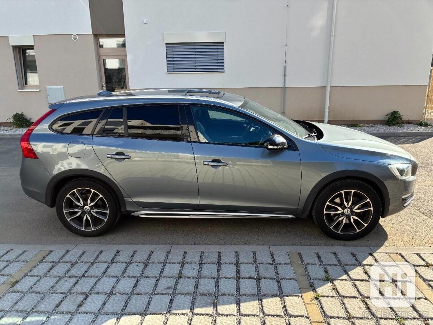 Volvo V60 Cross Country D4 AWD 140kW - foto 1