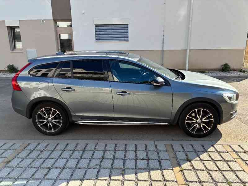 Volvo V60 Cross Country D4 AWD 140kW - foto 1
