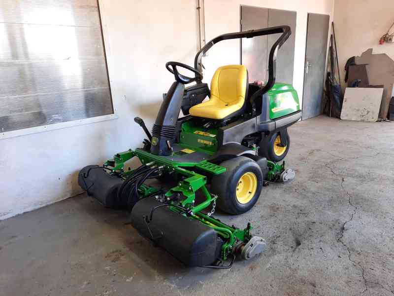Vřetenová sekačka John Deere 2500A - foto 4