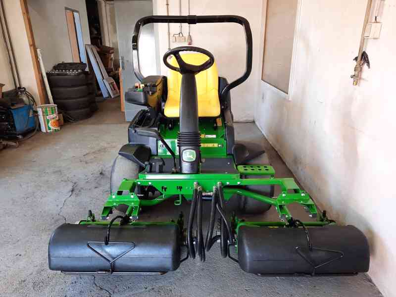 Vřetenová sekačka John Deere 2500A - foto 5