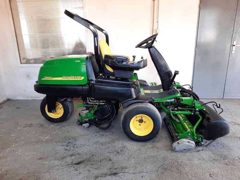 Vřetenová sekačka John Deere 2500A - foto 7