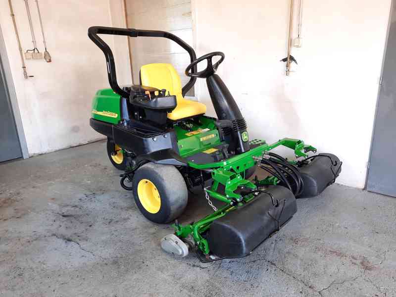 Vřetenová sekačka John Deere 2500A - foto 1