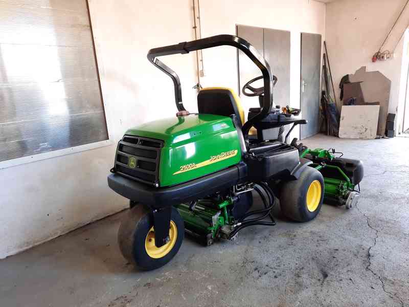 Vřetenová sekačka John Deere 2500A - foto 6