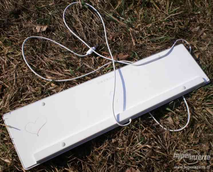 Externí klávesnice Apple z anodizovaného hliníku, skoro nová - foto 8