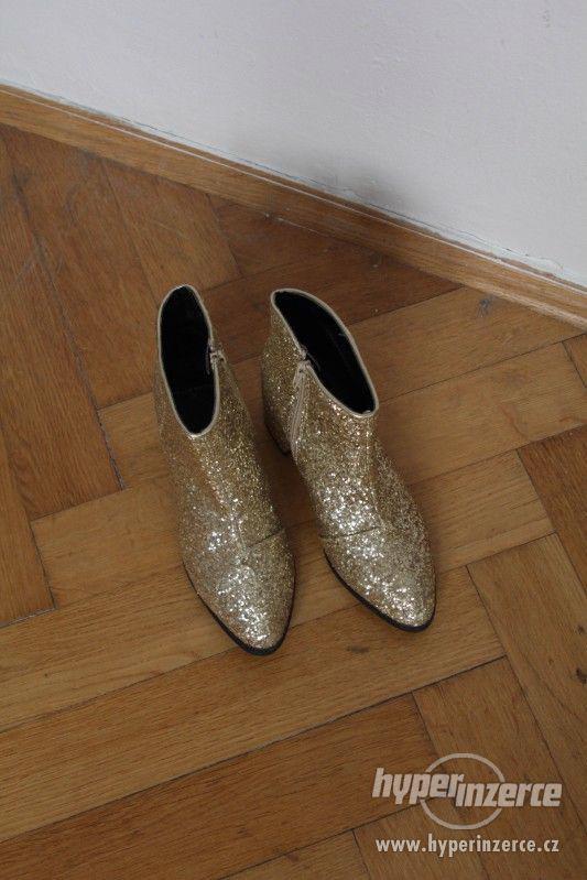 Zlaté boty na malém podpatku - foto 2