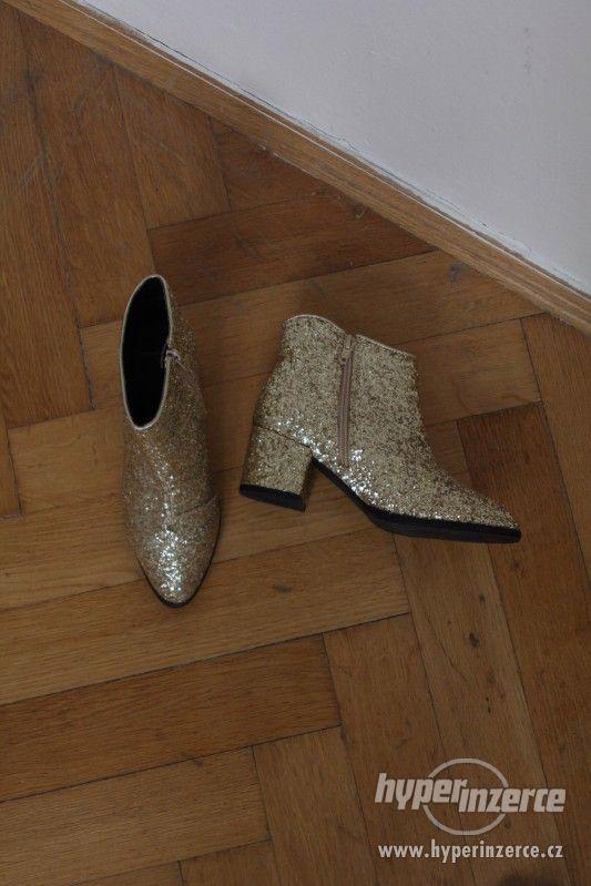 Zlaté boty na malém podpatku - foto 3