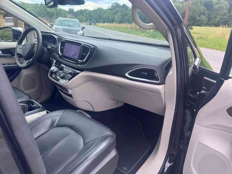 Chrysler Pacifica 3,6 L RU Čočka Adapt 2022 - foto 10