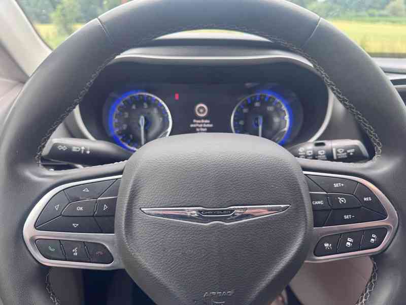 Chrysler Pacifica 3,6 L RU Čočka Adapt 2022 - foto 16