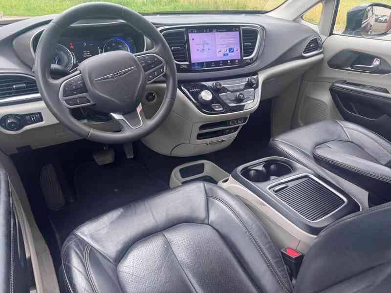 Chrysler Pacifica 3,6 L RU Čočka Adapt 2022 - foto 14