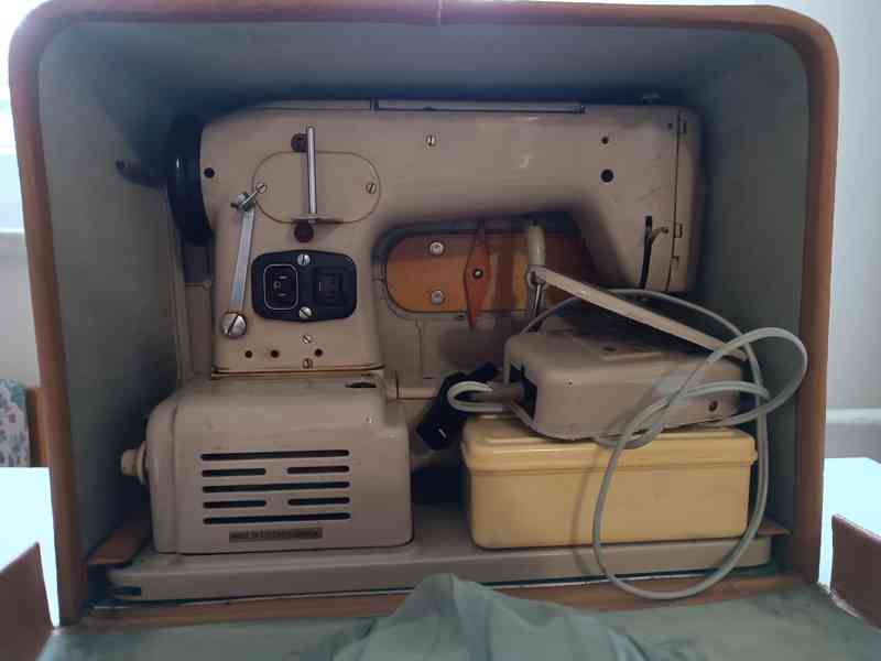 Šicí stroj Lada  - foto 2