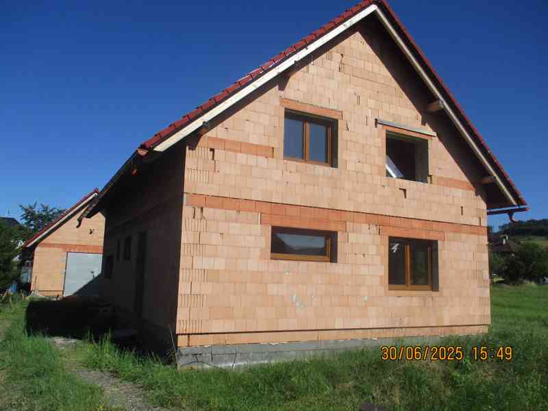 Stavební parcela včetně hrubé stavby, k.ú. Hovězí - foto 2