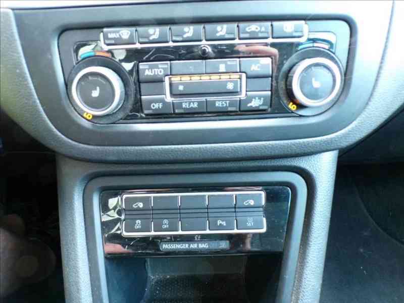 Volkswagen Sharan 2,0 TDI 7.MÍST,TAŽ.ZAŘÍZENÍ - foto 8