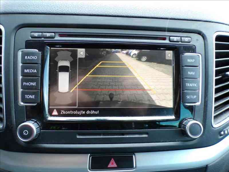 Volkswagen Sharan 2,0 TDI 7.MÍST,TAŽ.ZAŘÍZENÍ - foto 18