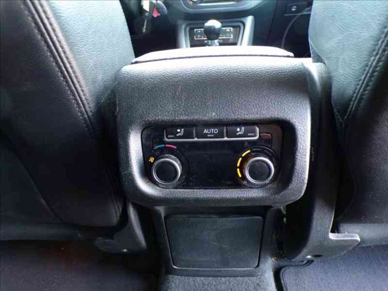 Volkswagen Sharan 2,0 TDI 7.MÍST,TAŽ.ZAŘÍZENÍ - foto 13
