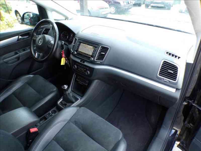 Volkswagen Sharan 2,0 TDI 7.MÍST,TAŽ.ZAŘÍZENÍ - foto 15