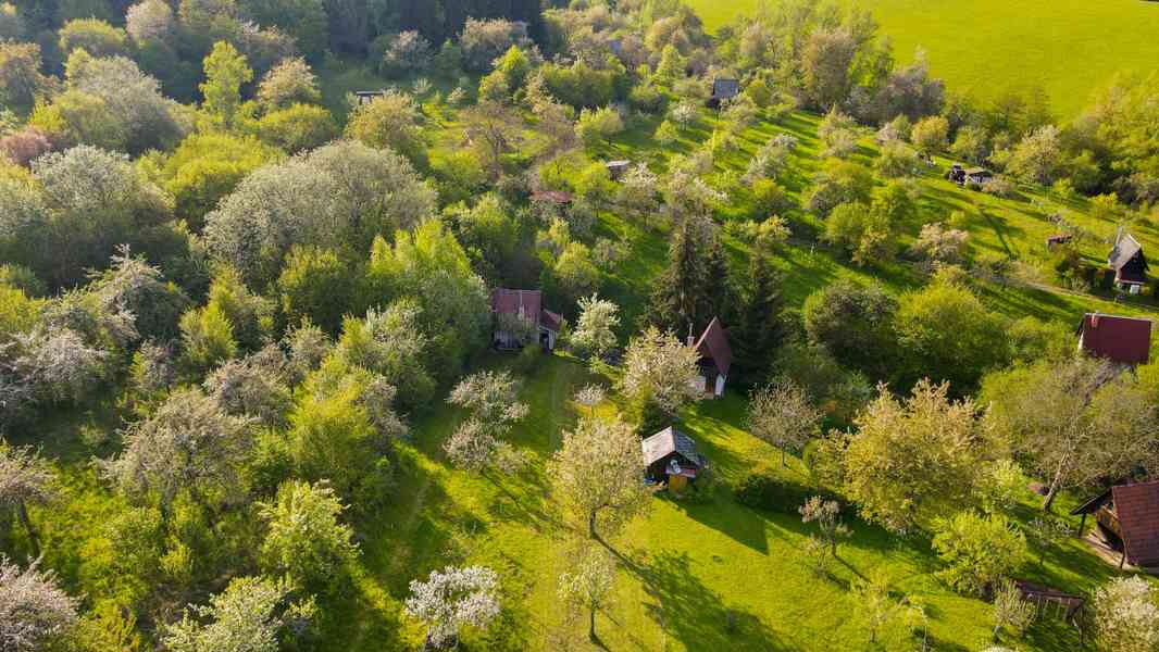 koupím zahradu, pozemek k rekreaci s menší chatkou  - foto 1