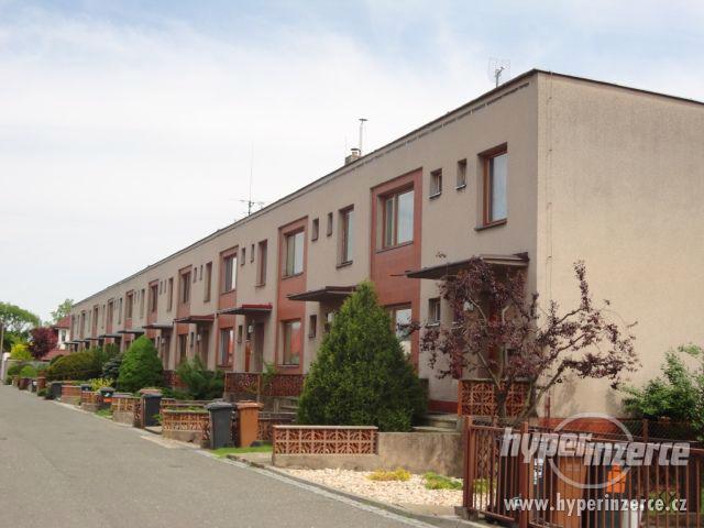 Prodej řadového rodinného domu, Hradec Králové, Malšovice - foto 1
