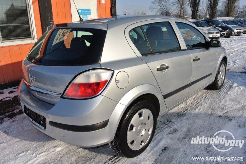 Opel Astra, benzín - foto 11