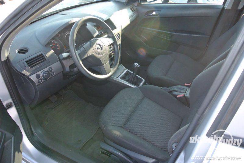 Opel Astra, benzín - foto 16
