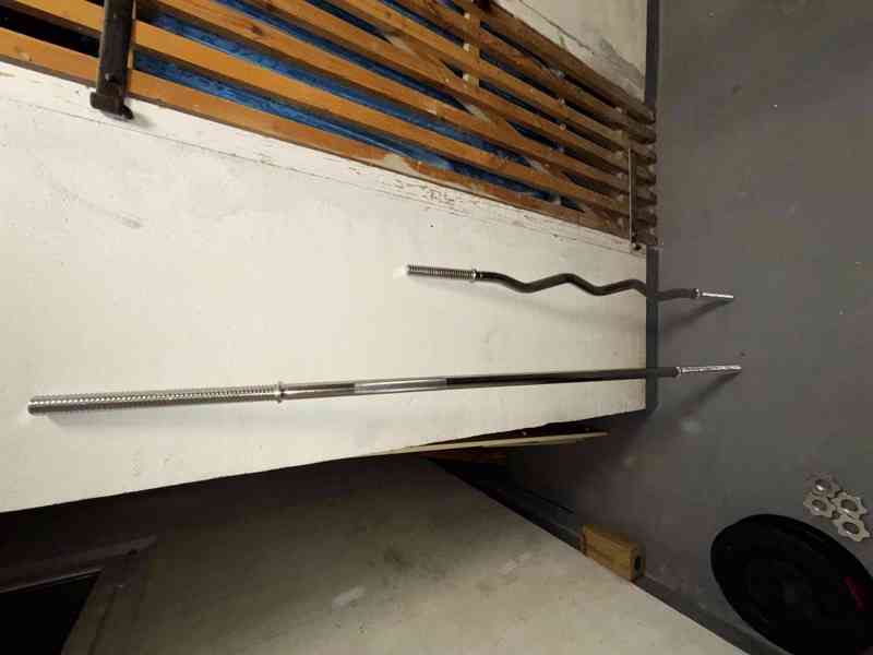 Posilovací lavice se závažím a osami - foto 10