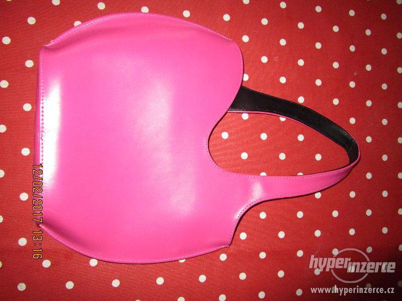 Prodám zajímavou růžovou kabelku s jedním uchem, Francie - foto 1