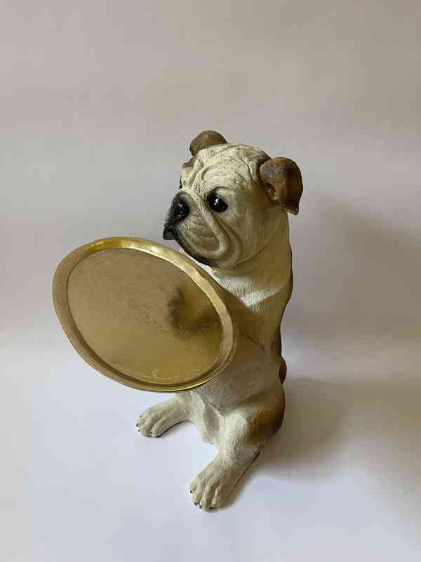 Anglický buldok - socha psa se zlatou miskou - foto 3