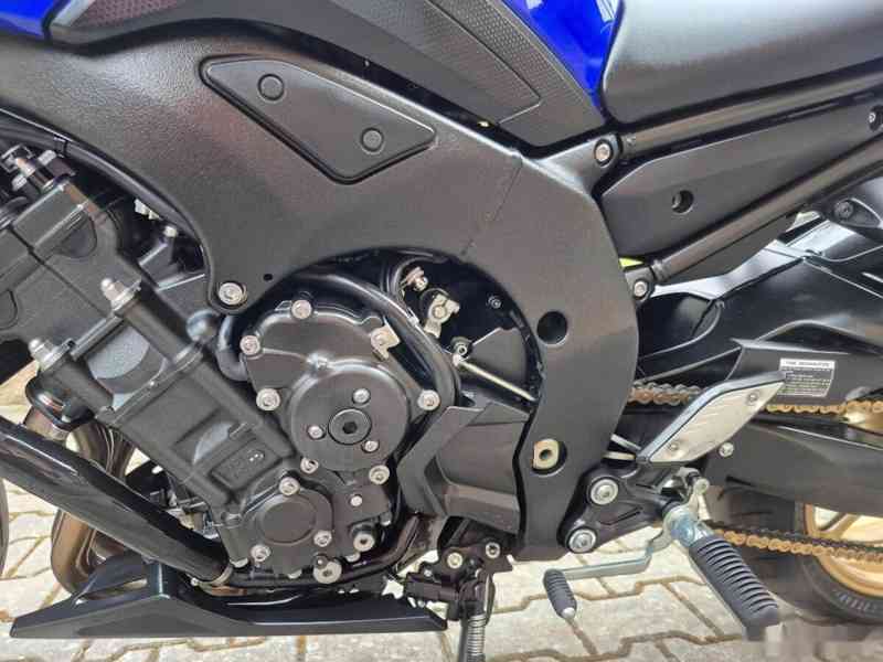 Yamaha FZ 8 N - SUPER STAV - ABS, AKRAPOVIČ 99.000,- Kč - foto 9