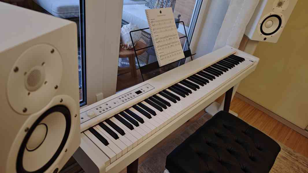 KOMPLET sestavu PIANO KORG D1 s bednami Yamaha HS7 - foto 2