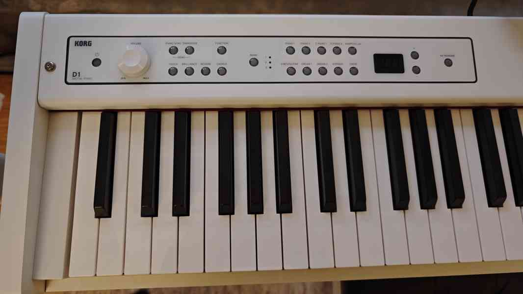 KOMPLET sestavu PIANO KORG D1 s bednami Yamaha HS7 - foto 3