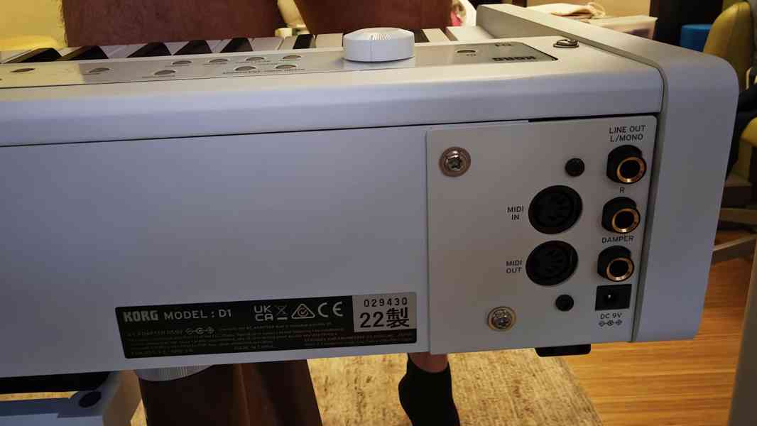 KOMPLET sestavu PIANO KORG D1 s bednami Yamaha HS7 - foto 10