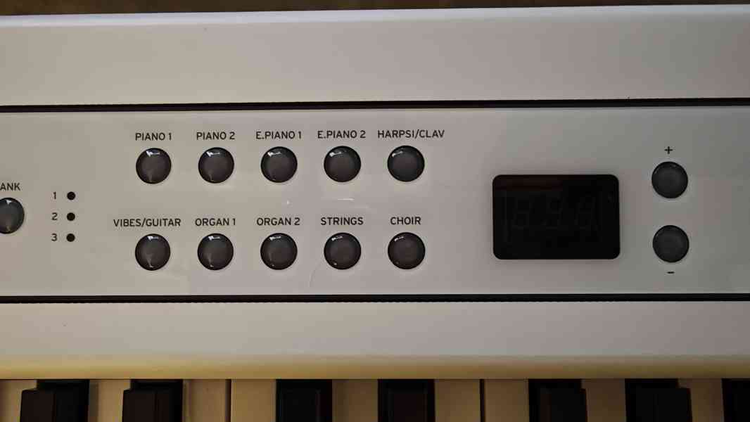 KOMPLET sestavu PIANO KORG D1 s bednami Yamaha HS7 - foto 5