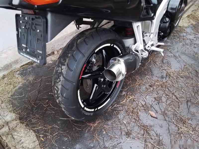 Honda VFR 750F - foto 5