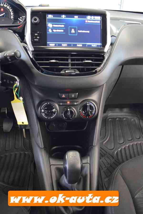 Peugeot 208 1.2 PURE TECH NAVIGACE RV 2019-DPH  - foto 14