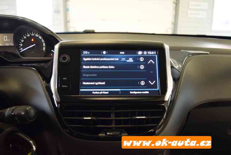 Peugeot 208 1.2 PURE TECH NAVIGACE RV 2019-DPH  - foto 17