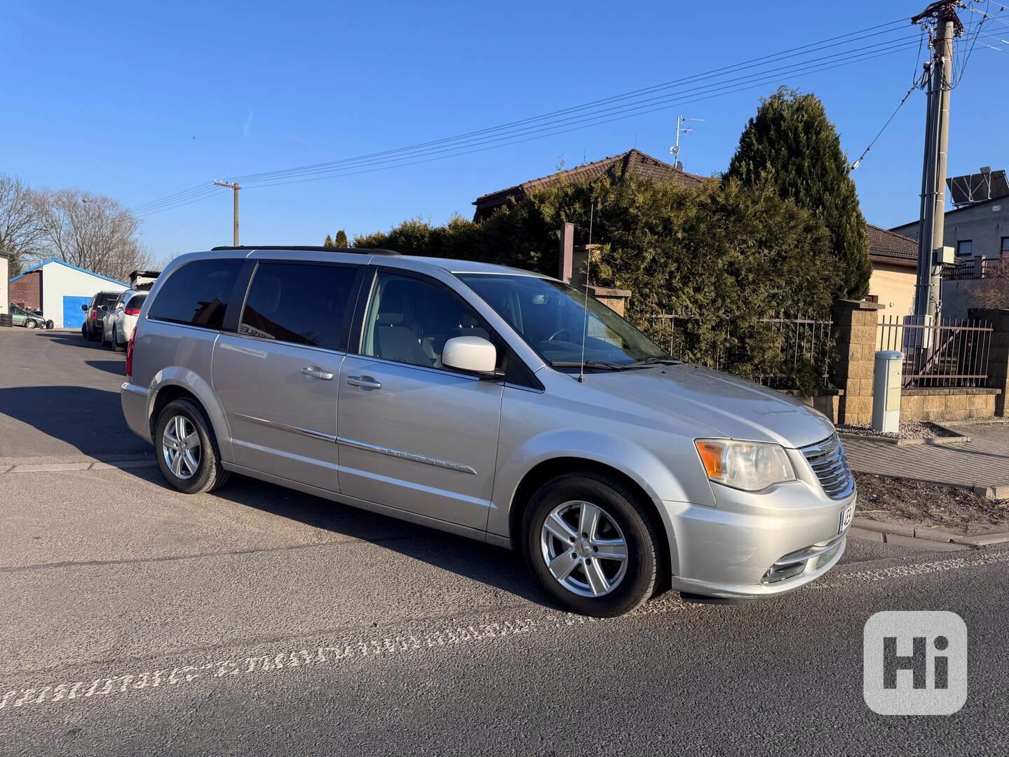 Chrysler Town Country 3,6 DVD, RT 2012 - foto 1