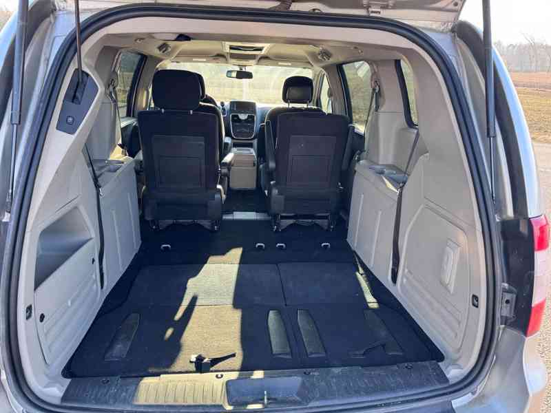 Chrysler Town Country 3,6 DVD, RT 2012 - foto 5