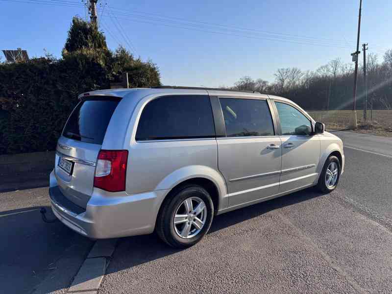 Chrysler Town Country 3,6 DVD, RT 2012 - foto 3