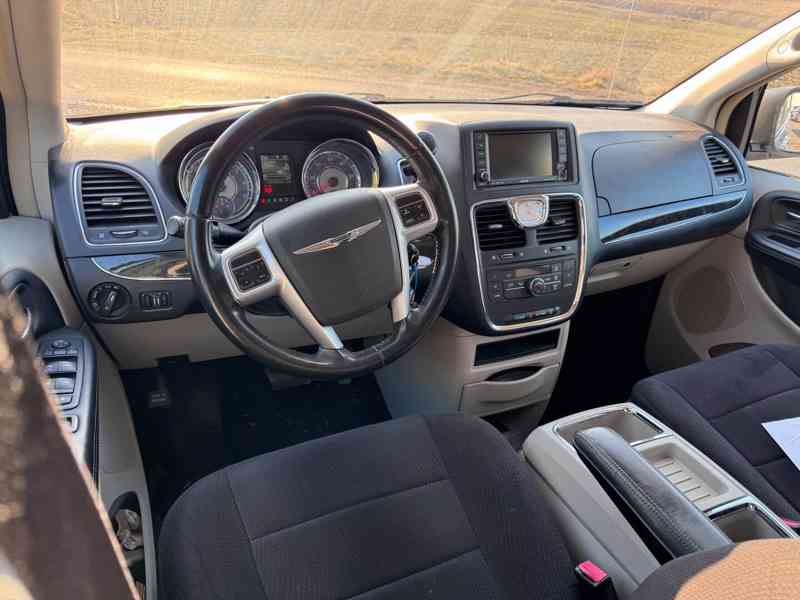 Chrysler Town Country 3,6 DVD, RT 2012 - foto 13