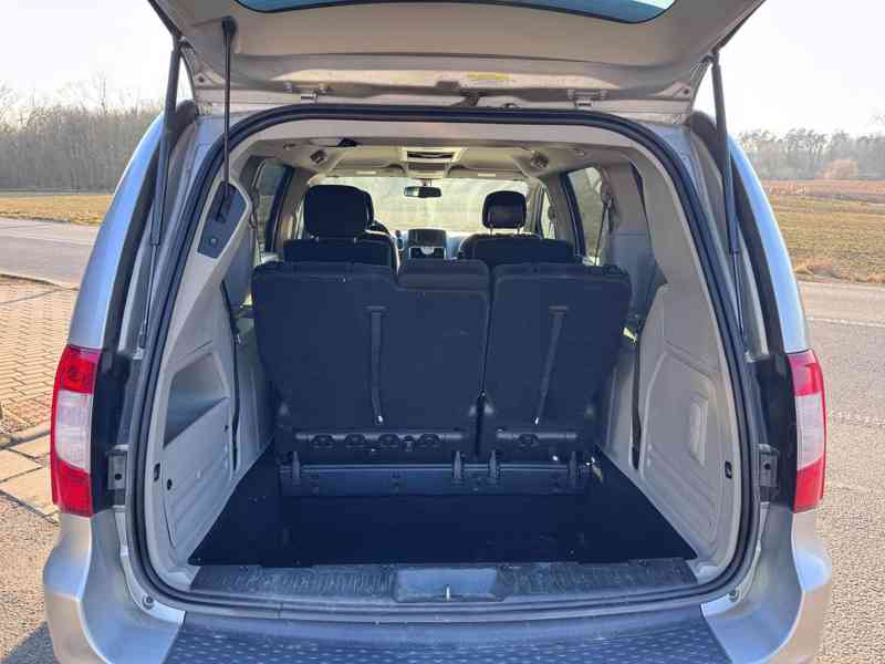 Chrysler Town Country 3,6 DVD, RT 2012 - foto 6