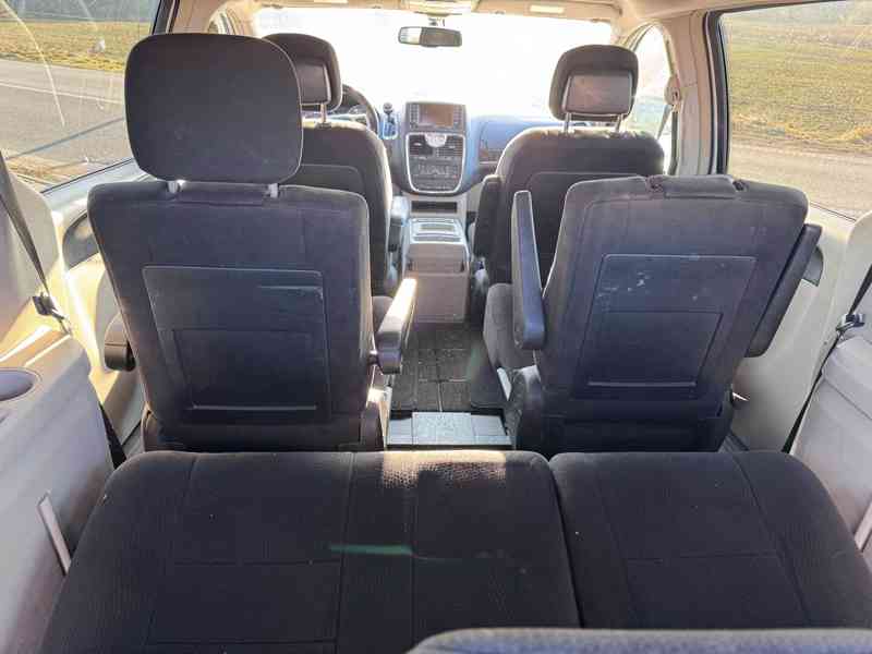 Chrysler Town Country 3,6 DVD, RT 2012 - foto 7