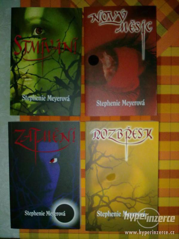 Prodám všechny knihy Twilight (Stmívání), komiks a film. pr. - foto 3