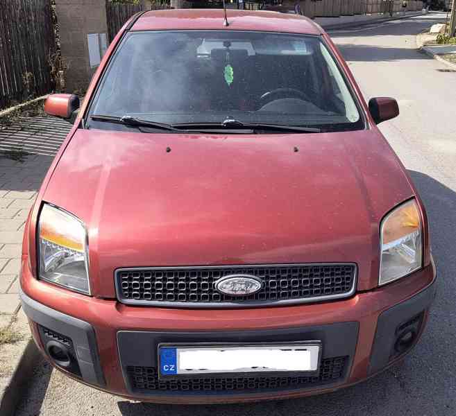 Automobil Ford - foto 4