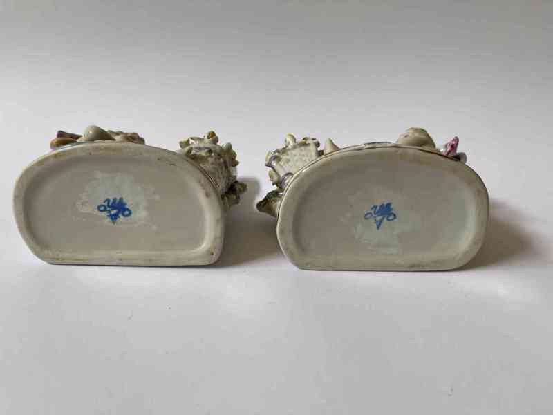 Porcelánový pár andělů amorků - vázičky - foto 5