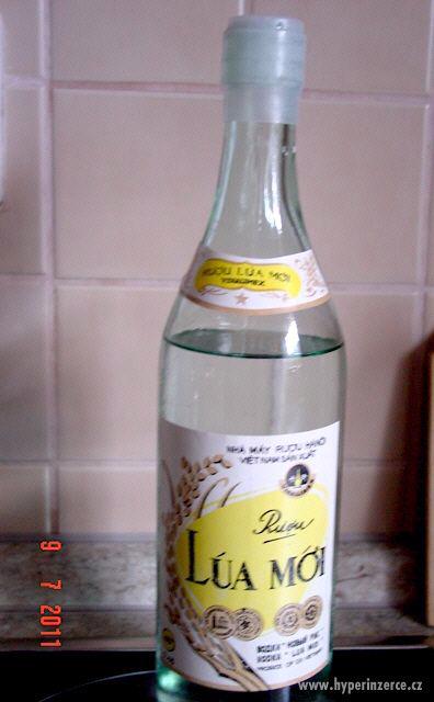 40tiletá rýžová vodka z Vietnamu