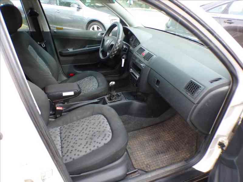 Škoda Fabia 1,2 HTP - foto 11