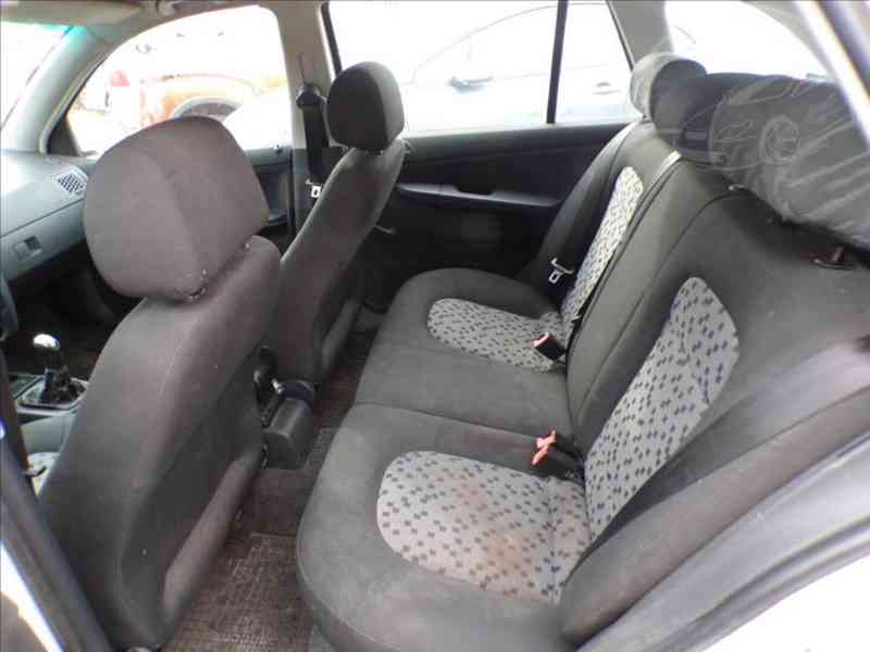 Škoda Fabia 1,2 HTP - foto 8