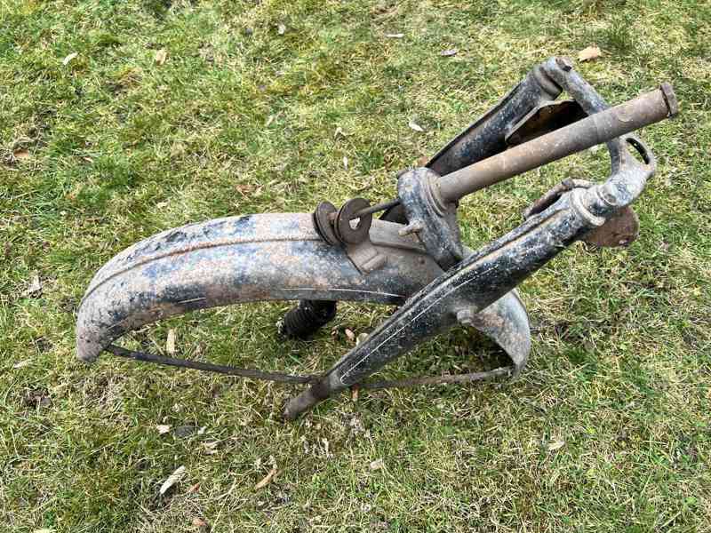 Jawa / ČZ díly – vidlice, kola, blatníky, magneto - foto 11